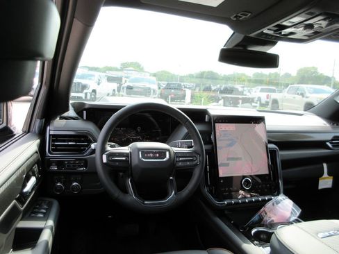 New 2026 GMC Yukon XL AT4 AWD/4WD image 13