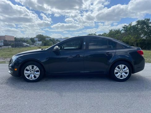 Used 2015 Chevrolet Cruze LS image 9