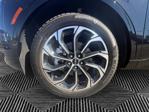 Certified 2025 Lincoln Nautilus Reserve AWD/4WD image 14