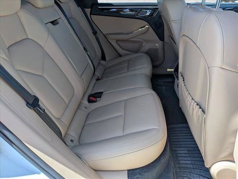 Used 2025 Porsche Macan AWD/4WD image 21