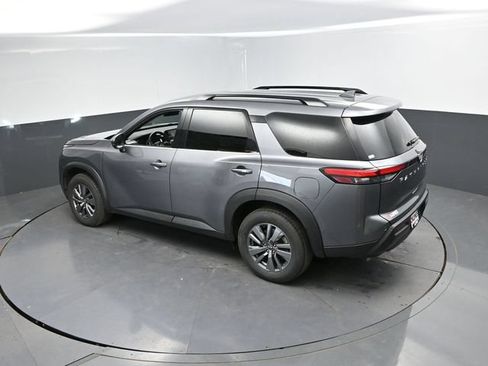 Used 2025 Nissan Pathfinder SV FWD image 41