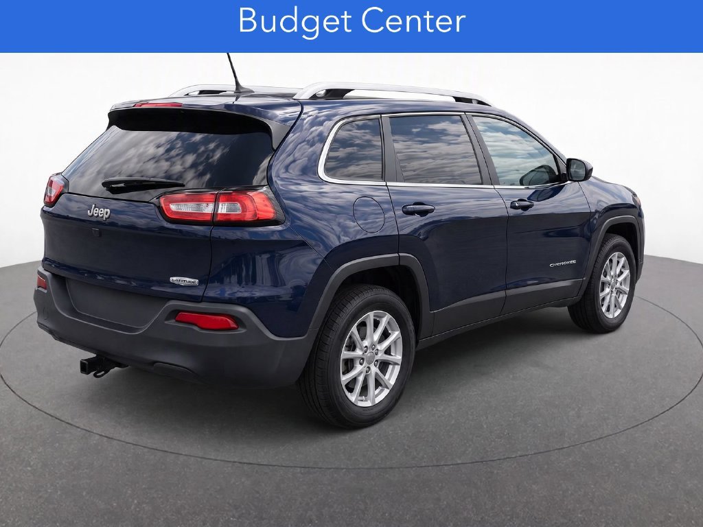 Used 2016 Jeep Cherokee Latitude w/ Cold Weather Group FWD image 3