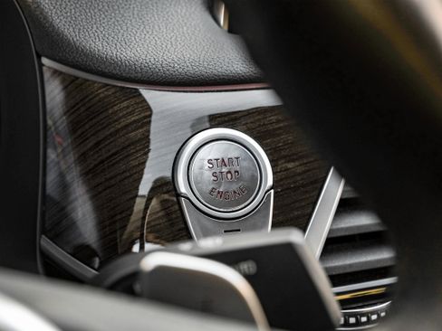 Used 2021 BMW 750i xDrive image 22