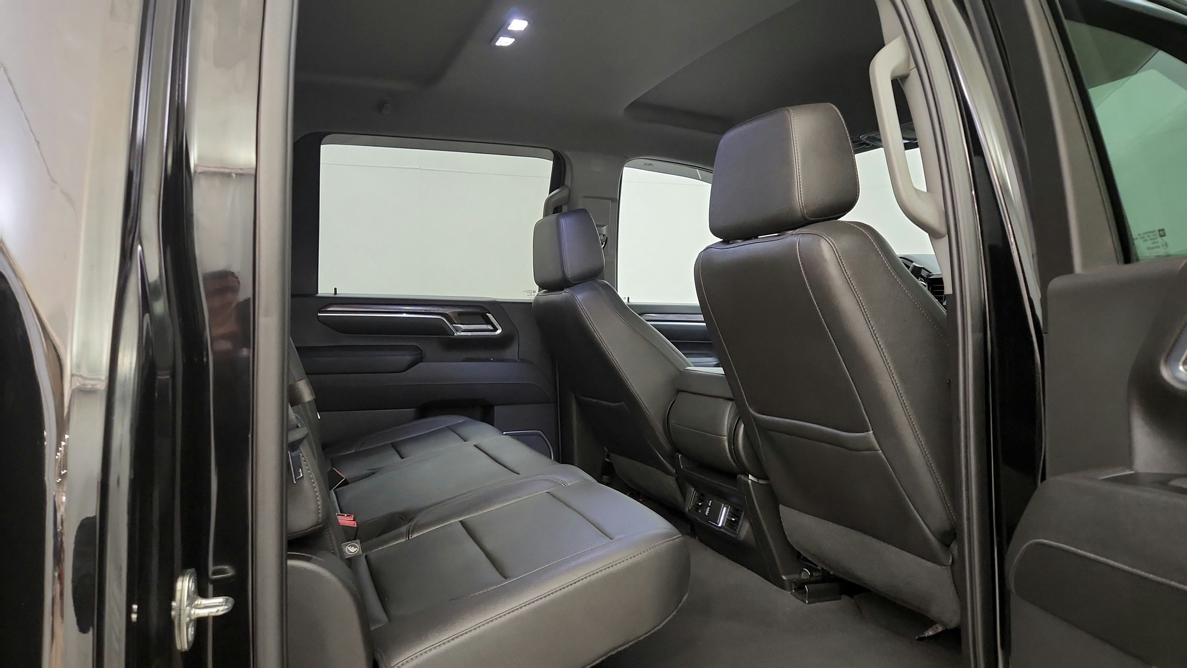 Used 2024 Chevrolet Silverado 2500 LTZ AWD/4WD image 30