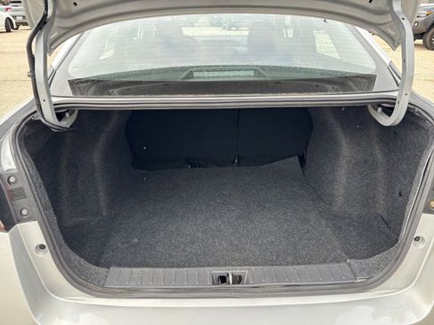 Used 2025 Nissan Versa SV FWD image 29