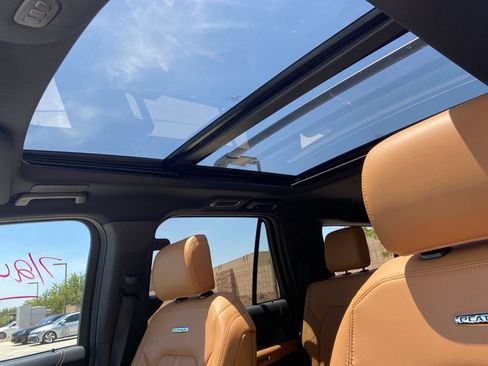 Used 2024 Ford Expedition Max Platinum AWD/4WD image 18