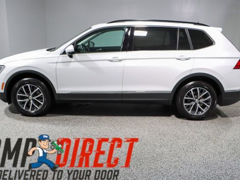 Used 2020 Volkswagen Tiguan SE w/ Panoramic Sunroof Package image 10