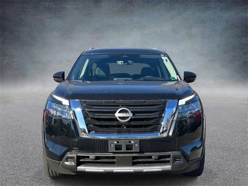 New 2025 Nissan Pathfinder Platinum image 6