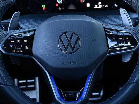 Used 2025 Volkswagen Golf w/ Euro Style Package image 41