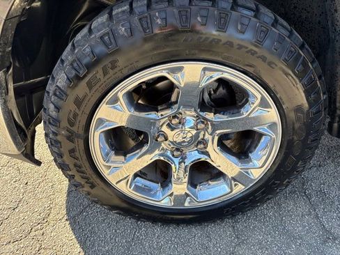 Used 2017 RAM 1500 Laramie RWD image 32