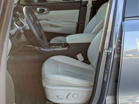 Certified 2023 Kia Sorento SX image 9