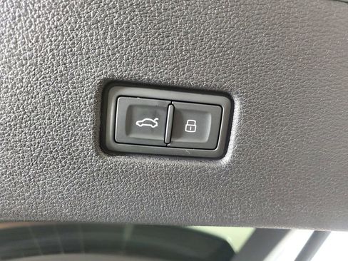 Used 2023 Audi Q8 Premium Plus image 10