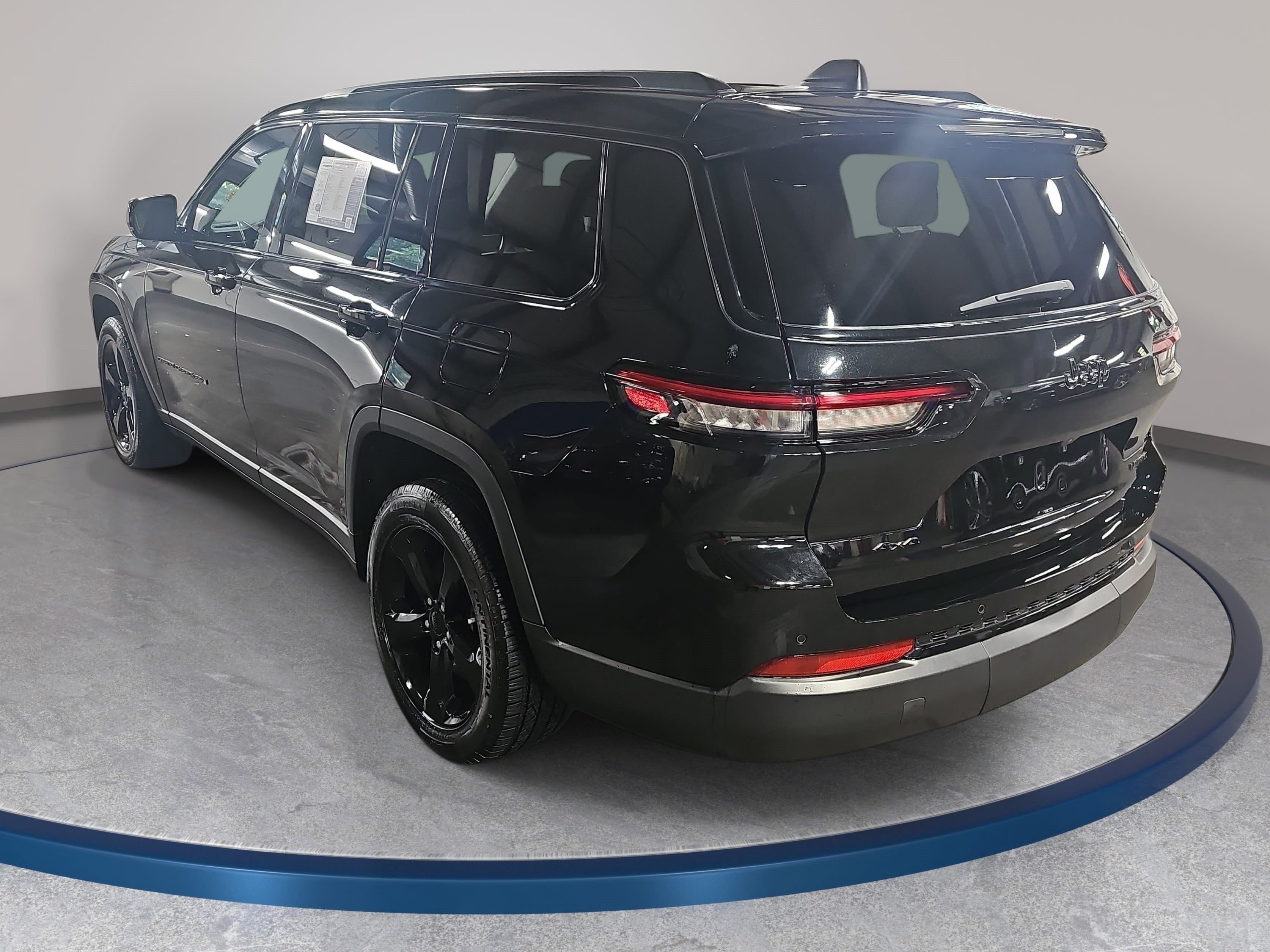 Used 2023 Jeep Grand Cherokee L Limited w/ Black Appearance Package AWD/4WD image 7