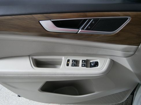 Used 2025 Volkswagen Atlas SE AWD/4WD image 19