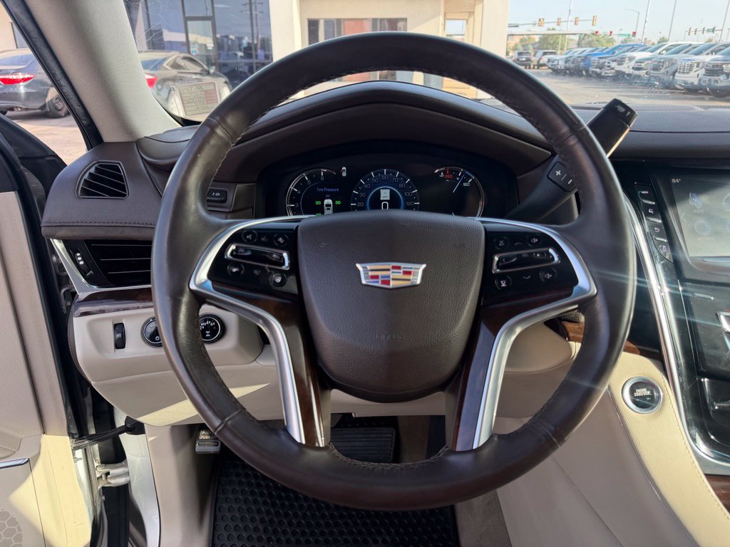 Used 2017 Cadillac Escalade ESV Luxury AWD/4WD image 32