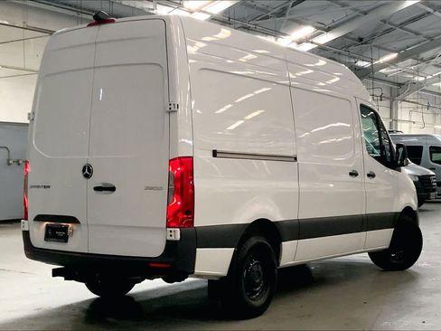 Used 2025 Mercedes-Benz Sprinter 2500 image 4
