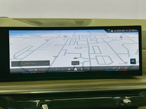 Used 2025 BMW X7 xDrive40i w/ Premium Package image 13