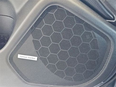 Used 2016 Subaru Outback 3.6R Limited image 21