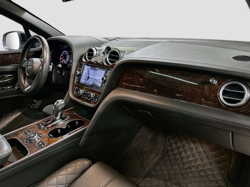 Used 2018 Bentley Bentayga AWD/4WD image 30