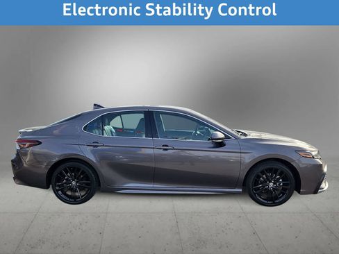 Used 2023 Toyota Camry XSE image 11