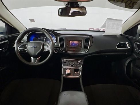 Used 2015 Chrysler 200 Limited image 21