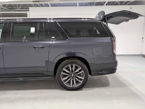 Certified 2023 Cadillac Escalade ESV Sport Platinum w/ Heavy-Duty Trailer Package image 11