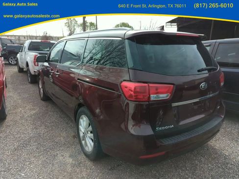 Used 2016 Kia Sedona EX image 3