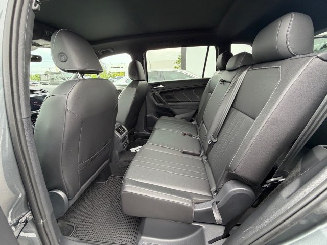 Used 2024 Volkswagen Tiguan SE R-Line FWD image 12