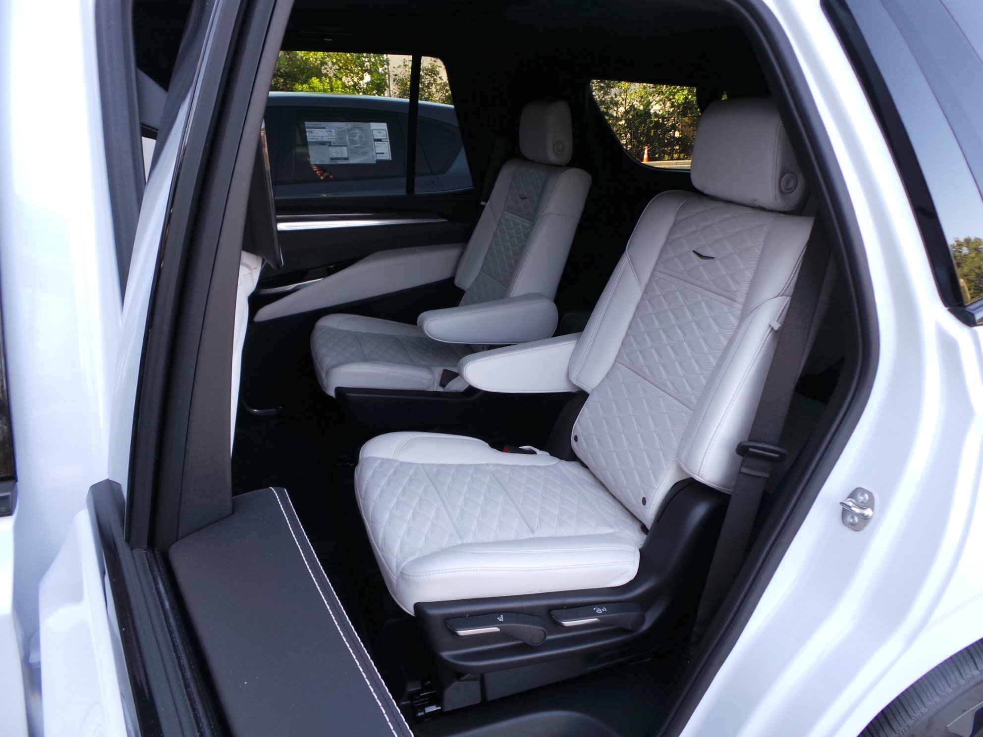 Used 2026 Cadillac Escalade V AWD/4WD image 11