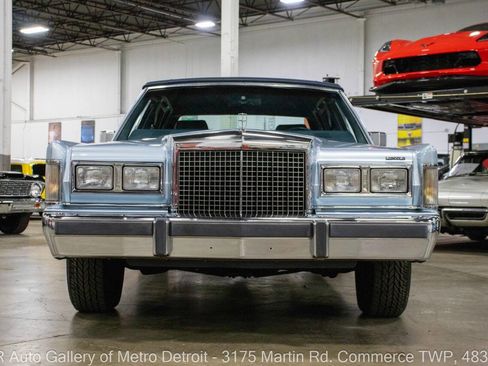 Used 1986 Lincoln Town Car image 12