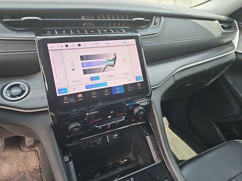 Used 2023 Jeep Grand Cherokee Limited w/ Trailer Tow Prep Group (B) image 17