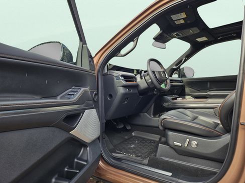 New 2025 Lincoln Navigator Black Label image 10