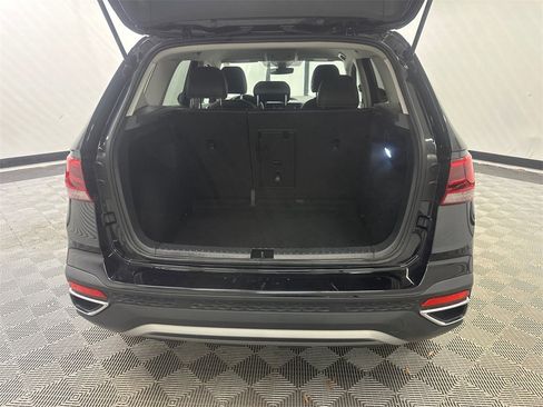 Used 2024 Volkswagen Taos SE image 20