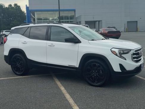 Used 2020 GMC Terrain SLE w/ Driver Convenience Package AWD/4WD image 2