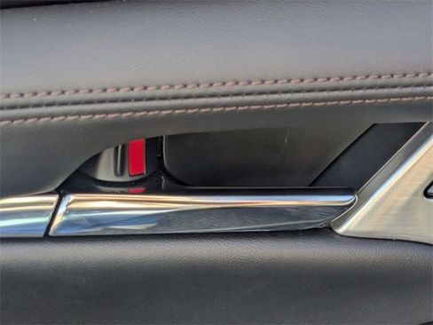 Used 2025 MAZDA MAZDA3 Hatchback w/Premium Plus Pkg image 13