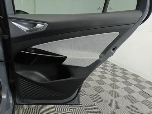 New 2025 Volkswagen ID.4 Pro RWD image 28