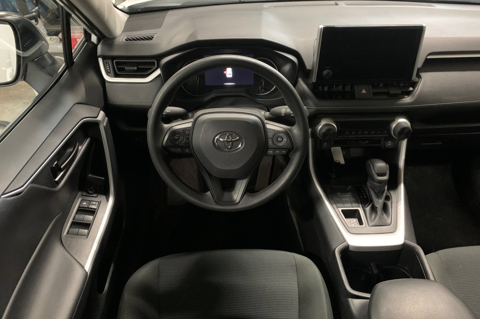 Used 2025 Toyota RAV4 LE AWD/4WD image 16
