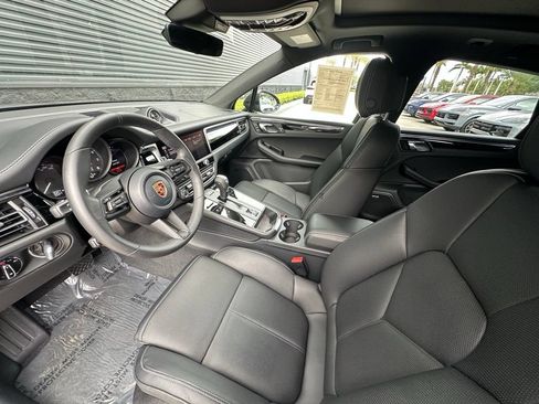 Certified 2026 Porsche Macan Turbo AWD/4WD image 4