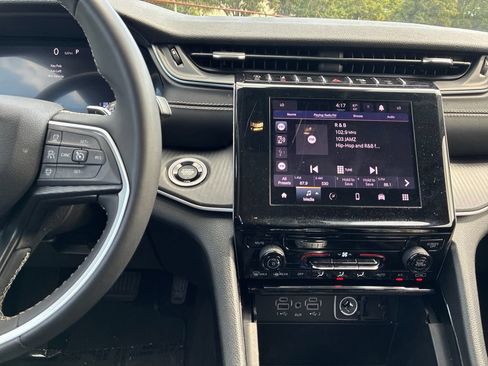 Used 2023 Jeep Grand Cherokee L Laredo RWD image 20