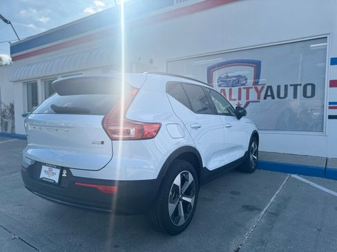 Used 2024 Volvo XC40 B5 Plus w/ Protection Package Premier image 34