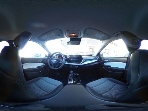 Used 2025 Chevrolet Trax LT image 36