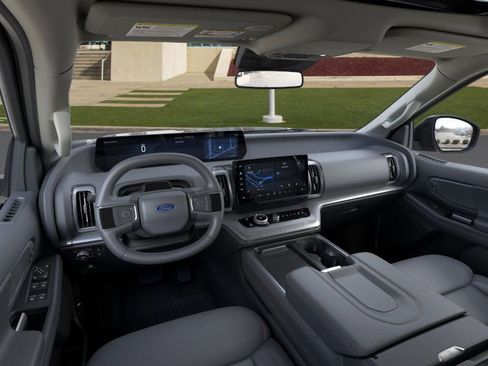 New 2025 Ford Expedition Active image 9