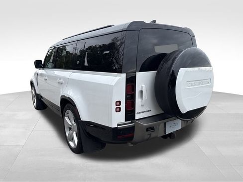 New 2024 Land Rover Defender 130 X-Dynamic SE image 3