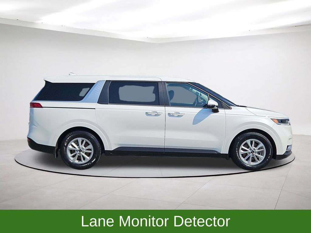 Used 2024 Kia Carnival LX FWD image 8