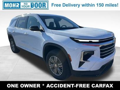 Used 2025 Chevrolet Traverse LT