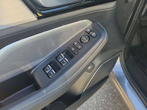 Used 2025 Acura MDX w/ Technology Package AWD/4WD image 18