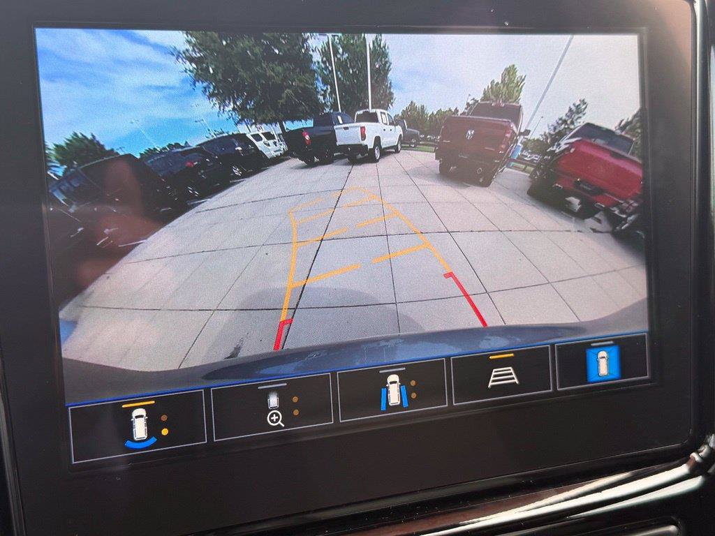Used 2023 Chevrolet Traverse Premier FWD image 20