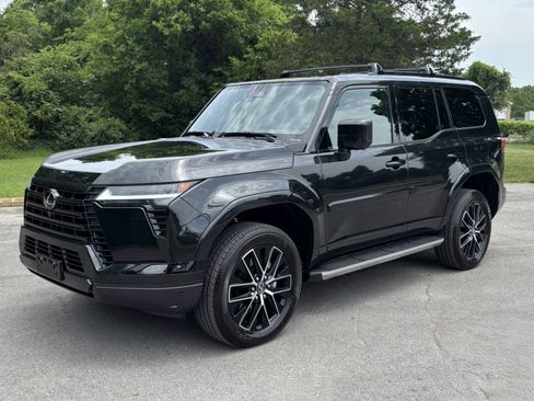 Used 2026 Lexus GX 550 w/ Accessory Package (2T) AWD/4WD image 2