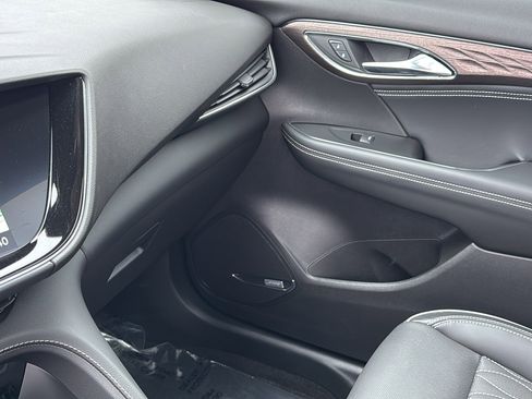 Used 2023 Buick Envision Avenir image 25