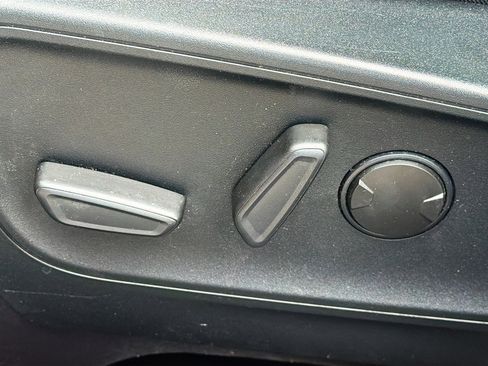 Used 2020 Ford Escape SE image 24